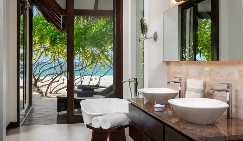 indian-ocean-holidays-maldives-heritance-aarah-maldives-beach-villa