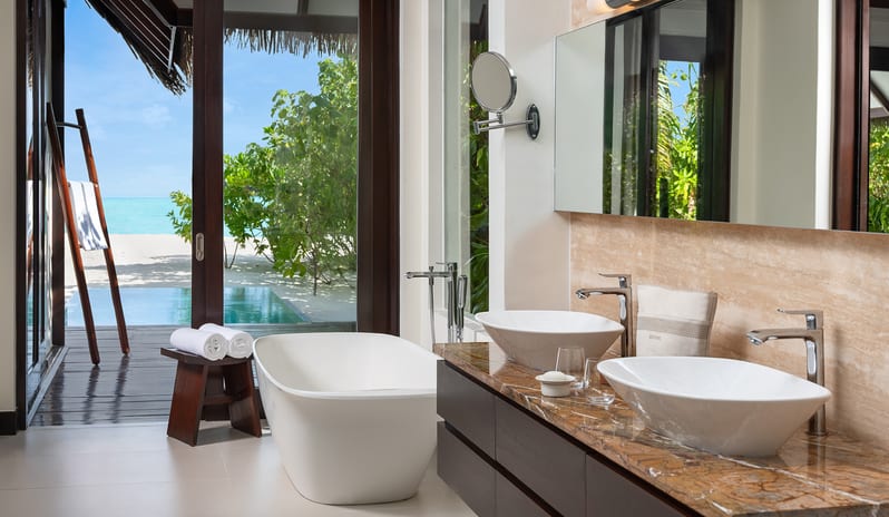 indian-ocean-holidays-maldives-heritance-aarah-maldives-sunset-beach-pool-villa