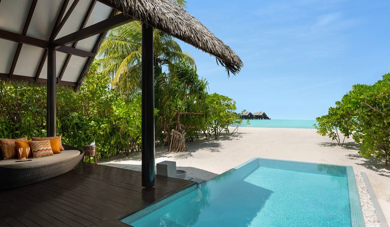indian-ocean-holidays-maldives-heritance-aarah-maldives-sunset-beach-pool-villa