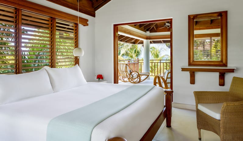 Premier Beachfront Suite bedroom