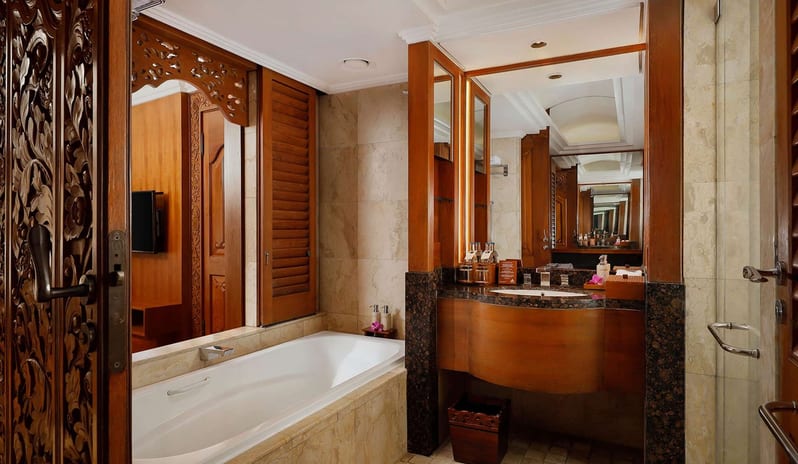 asia-holidays-indonesia-bali-nusa-dua-beach-hotel-spa-handwritten-collection-palace-club-room