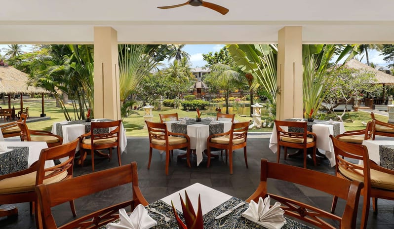 asia-holidays-indonesia-bali-nusa-dua-beach-hotel-spa-handwritten-collection-palace-club-room