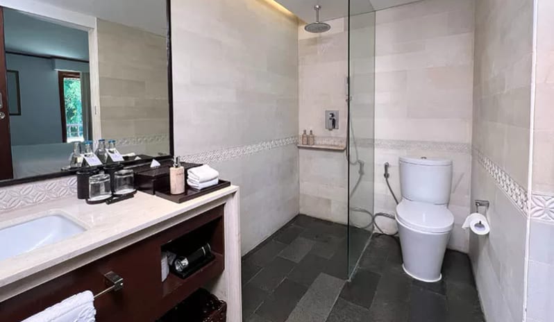 asia-holidays-indonesia-bali-nusa-dua-beach-hotel-spa-handwritten-collection-superior-room