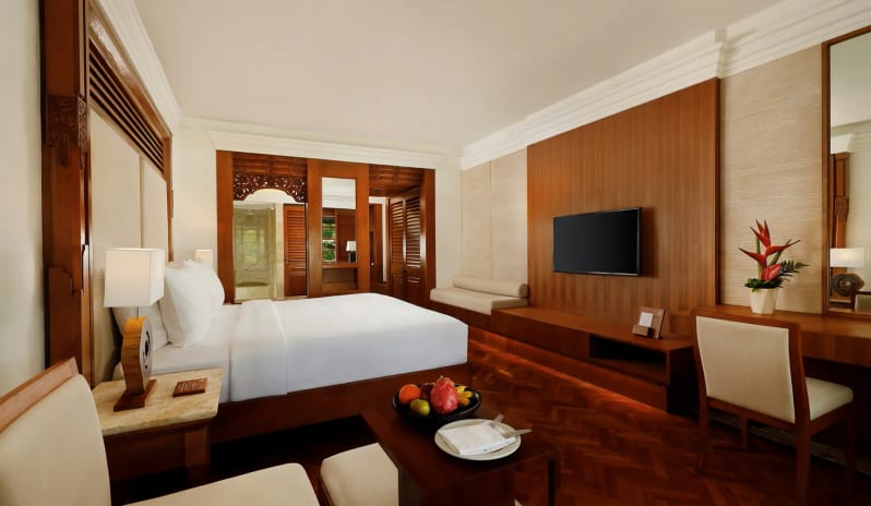 asia-holidays-indonesia-bali-nusa-dua-beach-hotel-spa-handwritten-collection-palace-club-lagoon-room