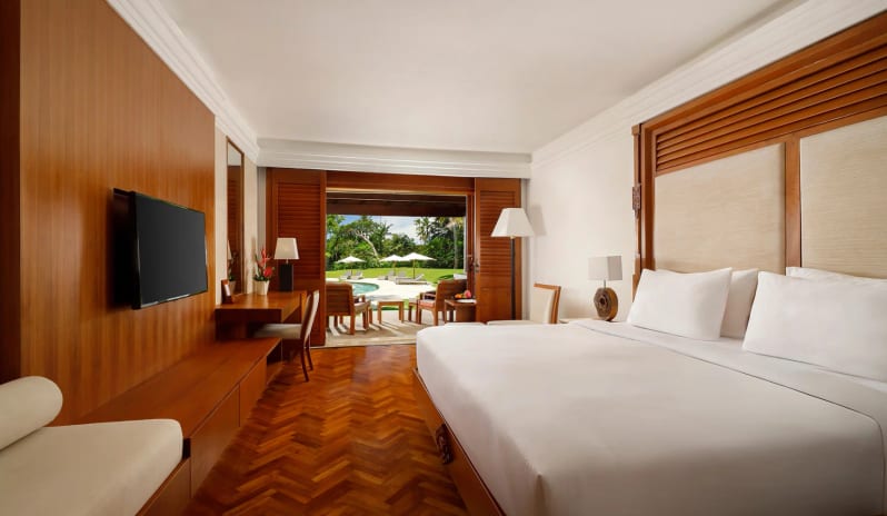 asia-holidays-indonesia-bali-nusa-dua-beach-hotel-spa-handwritten-collection-palace-club-lagoon-room