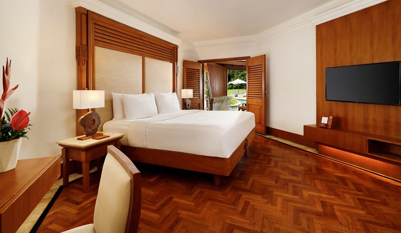 asia-holidays-indonesia-bali-nusa-dua-beach-hotel-spa-handwritten-collection-palace-club-lagoon-suite