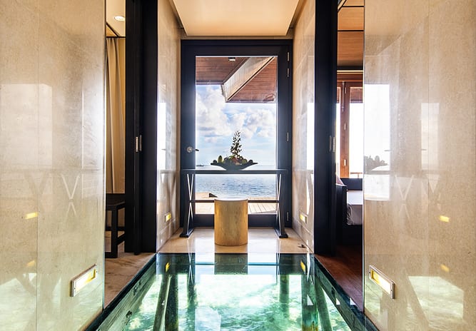 Lily Beach Resort & Spa - Rooms - Deluxe Water Villa hallway