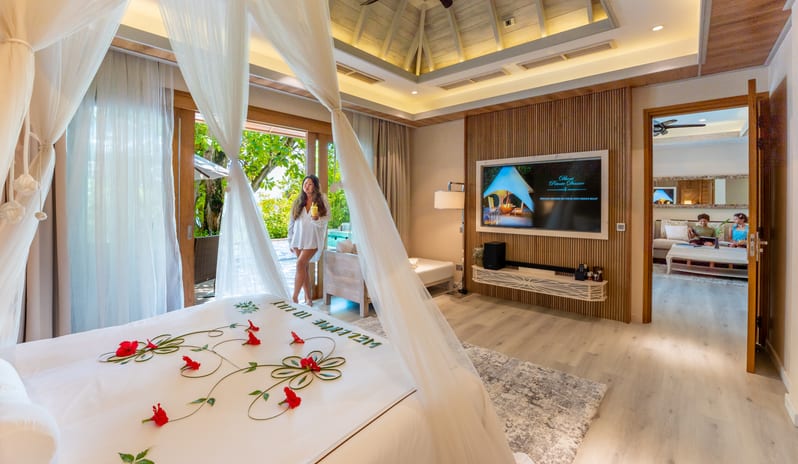 Lily Beach Resort & Spa - Rooms - Beach Residence with Pool Bedroom and living area