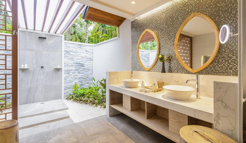 Lily Beach Resort & Spa - Rooms - Beach Suite with Pool outside shower