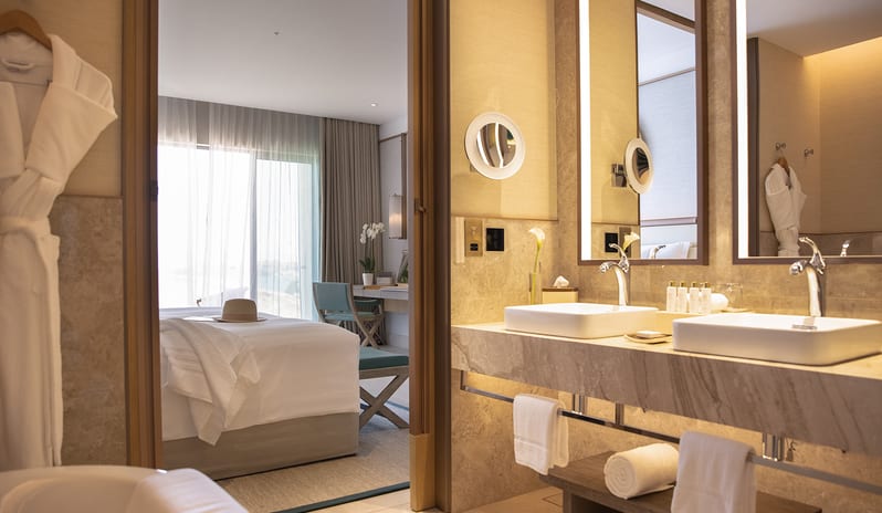 middle-east-holidays-oman-jumeirah-muscat-bay-ocean-balcony-club-room