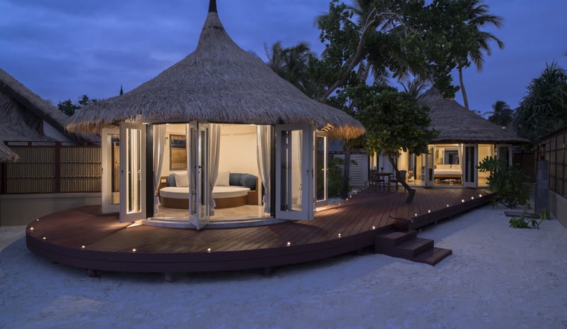 bt-vabbinfaru-grand-beachfront-pool-villa-beach gazebo