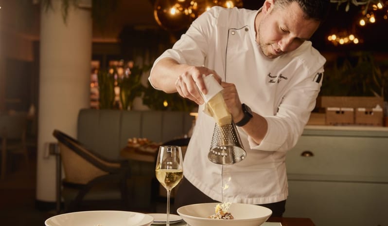 europe-holidays-spain-costa-del-sol-mett-marbella-estepona-isola