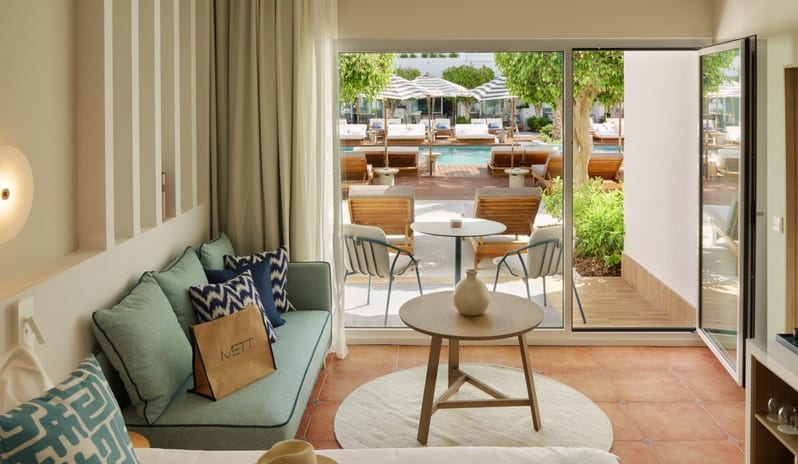 europe-holidays-spain-costa-del-sol-mett-marbella-estepona-lifestyle-pool-deluxe-room