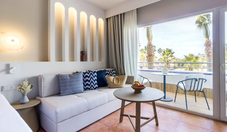 europe-holidays-spain-costa-del-sol-mett-marbella-estepona-sunset-deluxe-room