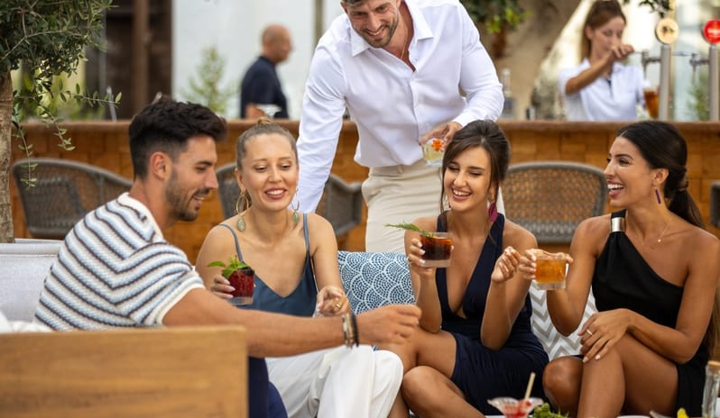 europe-holidays-spain-costa-del-sol-mett-marbella-estepona-el-bar-de-lola