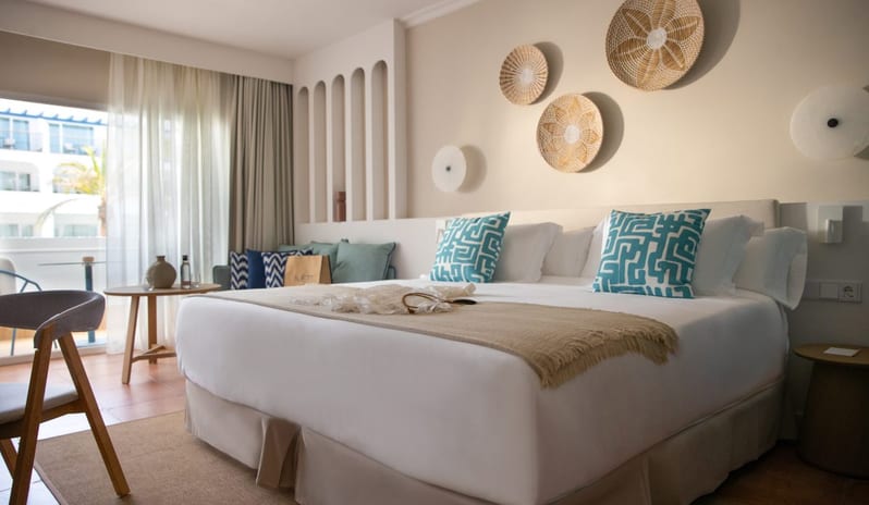 europe-holidays-spain-costa-del-sol-mett-marbella-estepona-deluxe