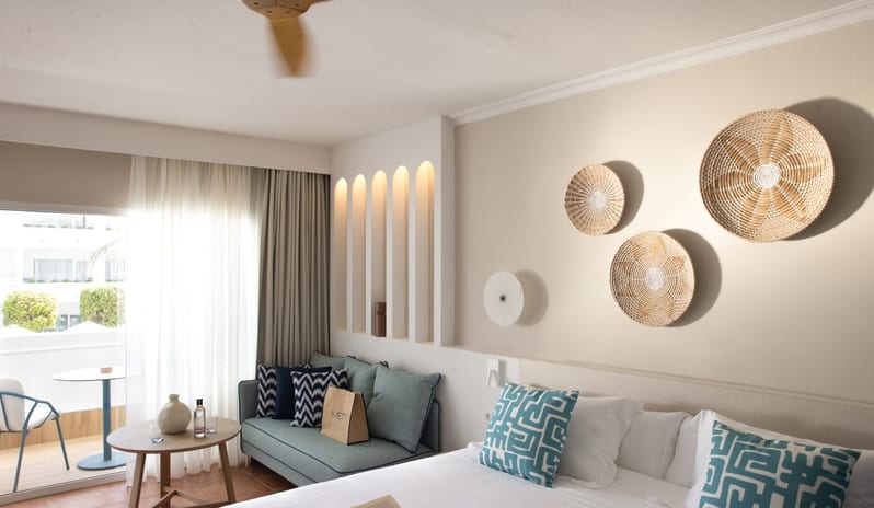 europe-holidays-spain-costa-del-sol-mett-marbella-estepona-sunset-deluxe-room