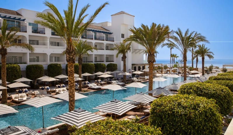 europe-holidays-spain-costa-del-sol-mett-marbella-estepona-pool-and-sea-view- deluxe-room