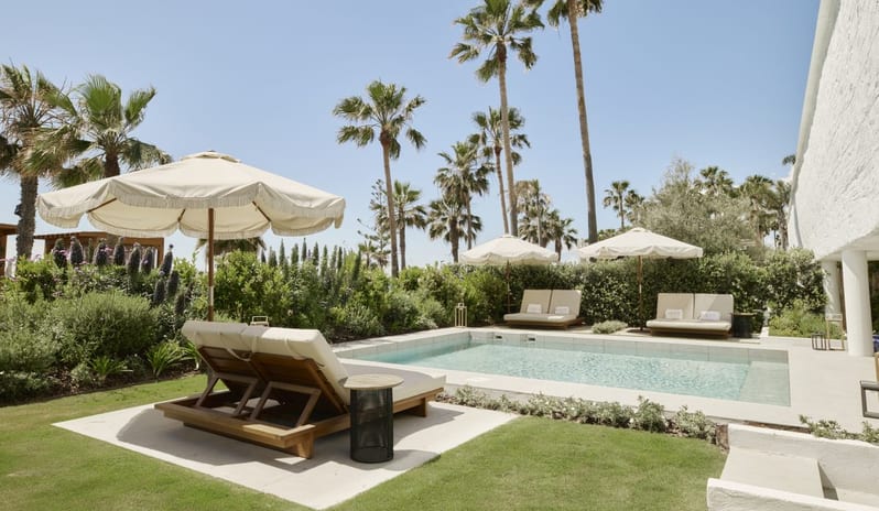 europe-holidays-spain-costa-del-sol-mett-marbella-estepona-beach-suite-with -private-garden-and-pool