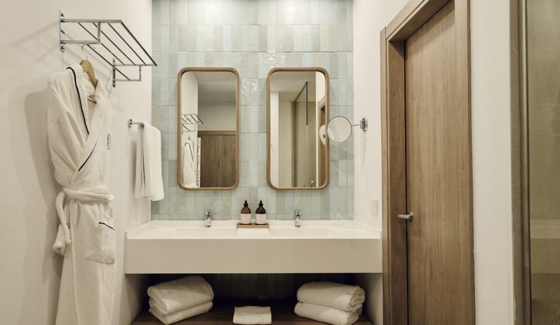 europe-holidays-spain-costa-del-sol-mett-marbella-estepona-beach-suite-with -private-garden-and-pool