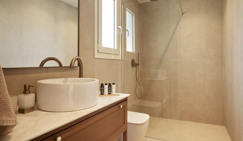 europe-holidays-greece-parga-parga-beach-resort-maison-bliss-suite-with-private- pool