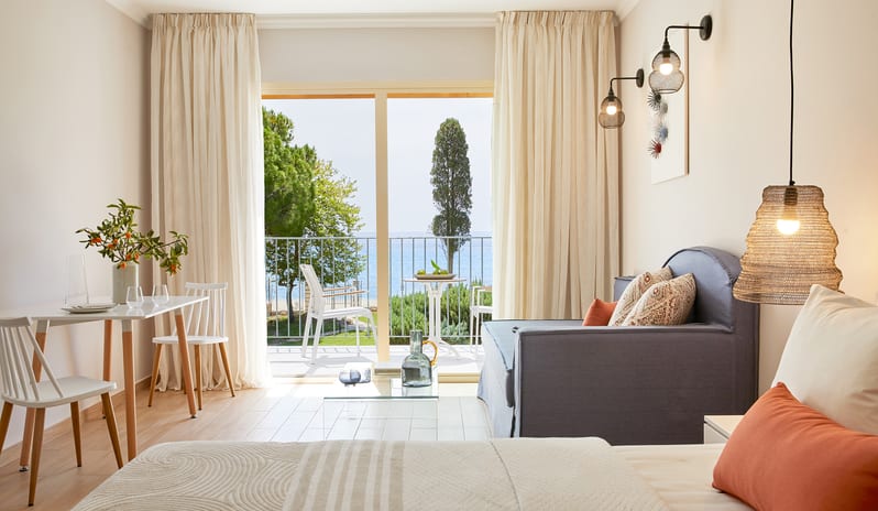 europe-holidays-greece-parga-parga-beach-resort-horizon-suite-with-sea-view-and- kitchenette
