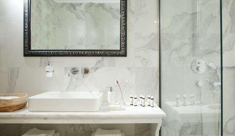 europe-holidays-greece-parga-parga-beach-resort-horizon-suite-with-sea-view-and- kitchenette