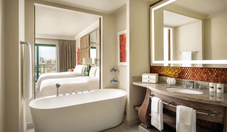 middle-east-holidays-dubai-atlantis-the-royal-royal-club-queen-palm-view