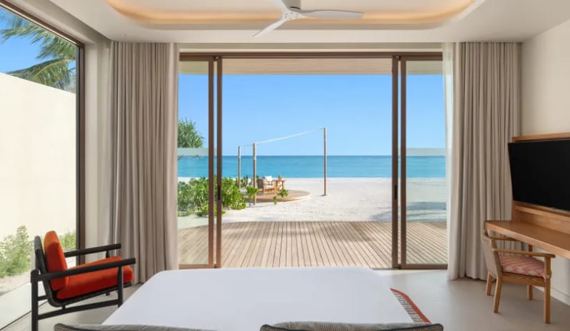 indian-ocean-holidays-maldives-centara-grand-lagoon-maldives-three-bedroom- sunset-beach-pool-residence