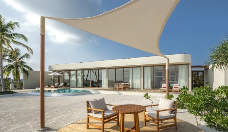 indian-ocean-holidays-maldives-centara-grand-lagoon-maldives-three-bedroom- sunset-beach-pool-residence