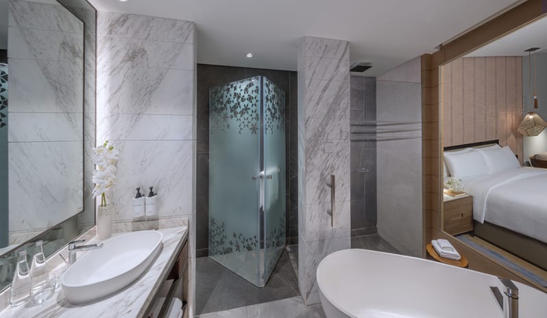 family-room-king-bath-intercontinental-ras-al-khaimah