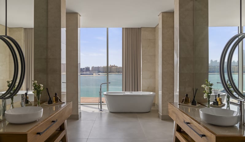rtpd-uae-grand-king-suite-bathtub-2025