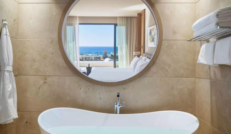 europe-holidays-cyprus-paphos-cap-st-georges-hotel-resort-cap-family-suite