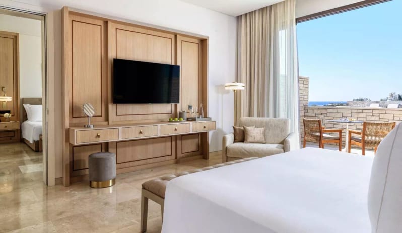 europe-holidays-cyprus-paphos-cap-st-georges-hotel-resort-cap-family-suite