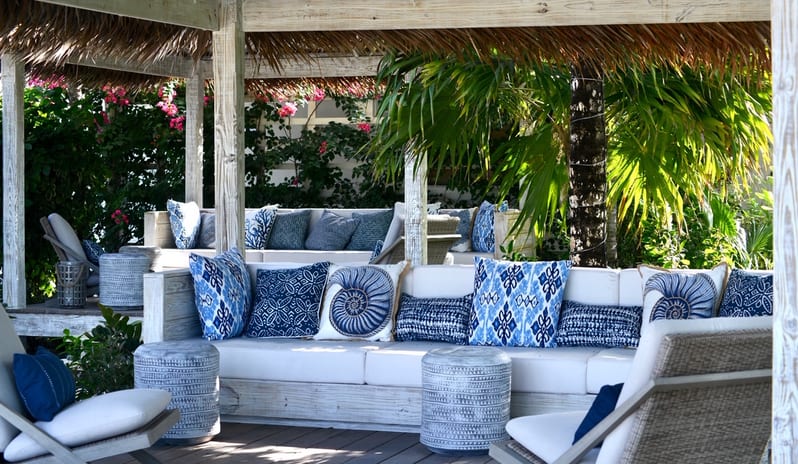 caribbean-holidays-turks-caicos-pine-cay-turks-and-caicos-Poolside Dining