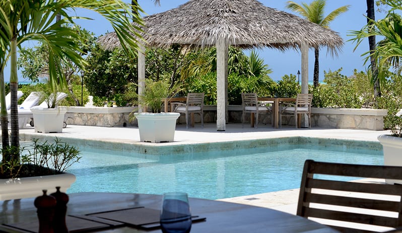 caribbean-holidays-turks-caicos-pine-cay-turks-and-caicos-Poolside Dining