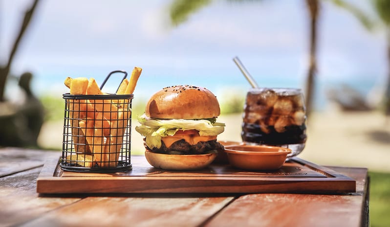 caribbean-holidays-amaica-sandals-royal-caribbean-resort-and-private-island-hotel- The Mariner Seaside Bar & Grill