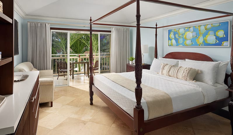 caribbean-holidays-antigua-sandals-grande-antigua-Caribbean Grande Luxe Poolside Room - GL