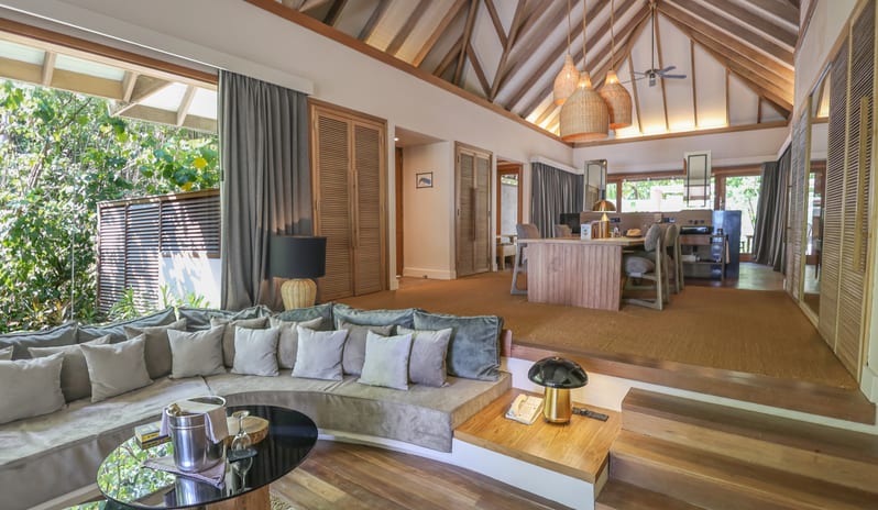 06-grand-premier-beach-villa-with-pool