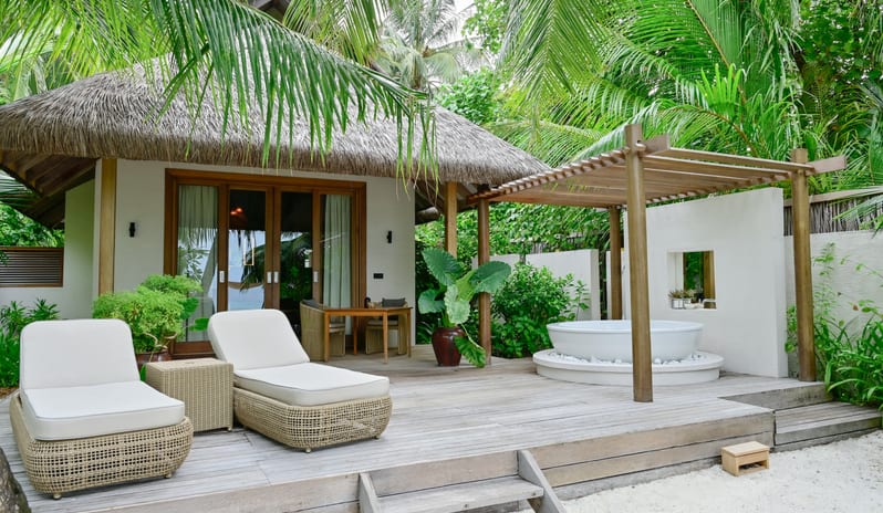 08-grand-premier-beach-villa-with-pool