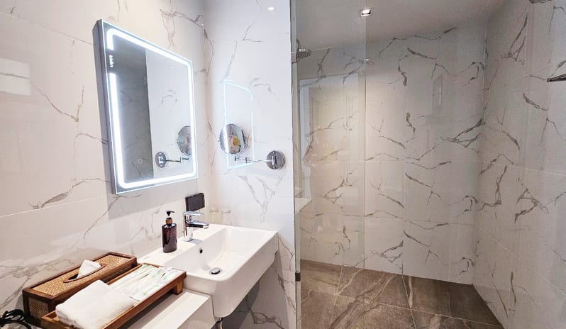 Phi Phi Holidays Resort - Beachfront Premium Room