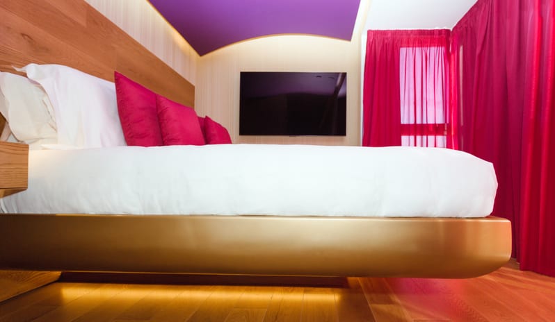 03-studio-deluxe-violet-bed