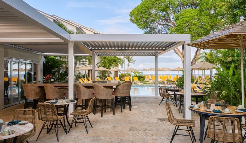 002-outdoor-bar-seating-morning-bgiab-v6a4312-batik-bar