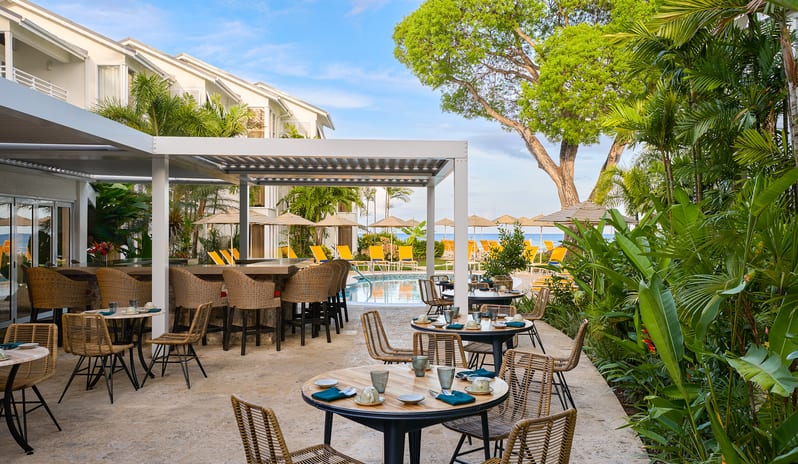 002-outdoor-bar-seating-morning-bgiab-v6a4396-batik-bar