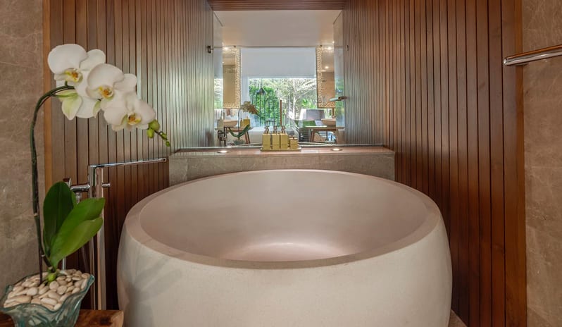 Impressive Lagoon Pool Suite