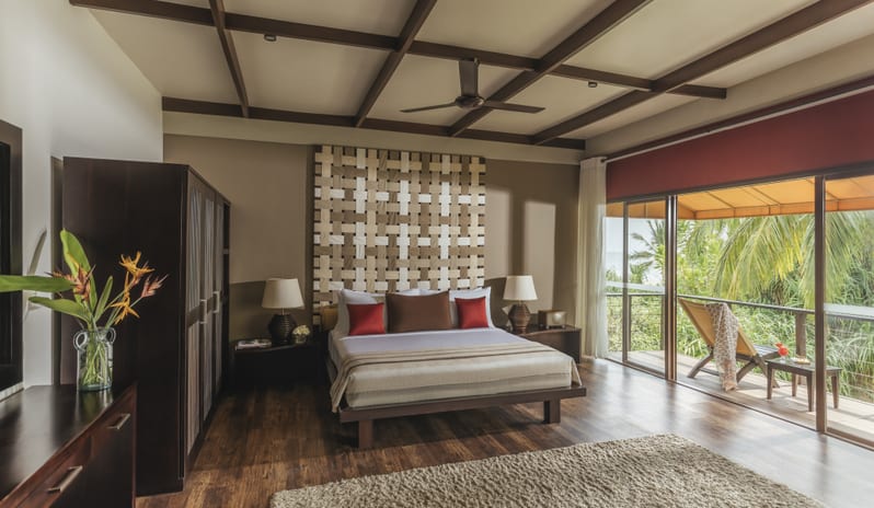 beach-villa-master-bedroom_001
