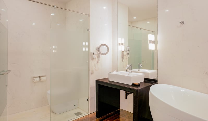 courtyard-bathroom3_001