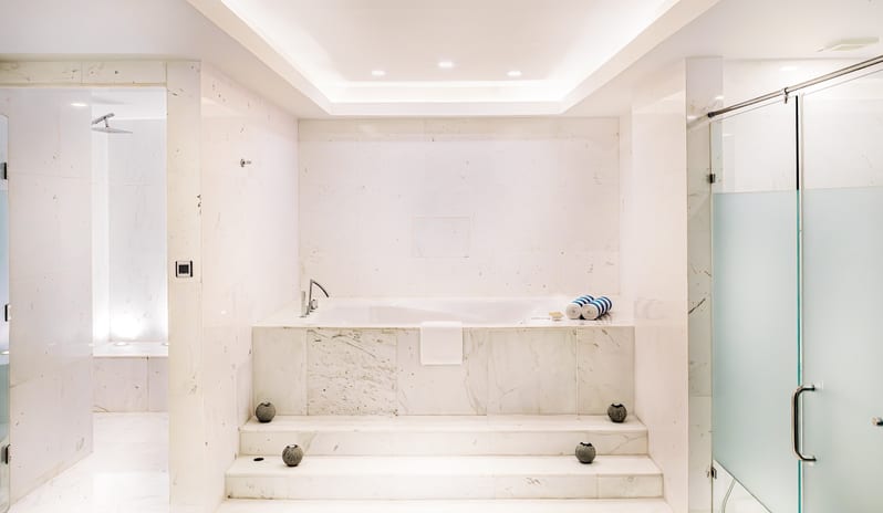 suite-bath_001
