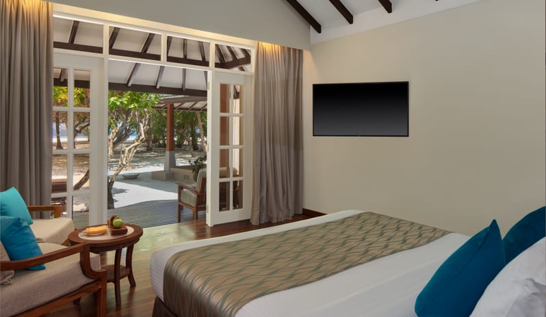 deluxe-jacuzzi-beach-villa-6