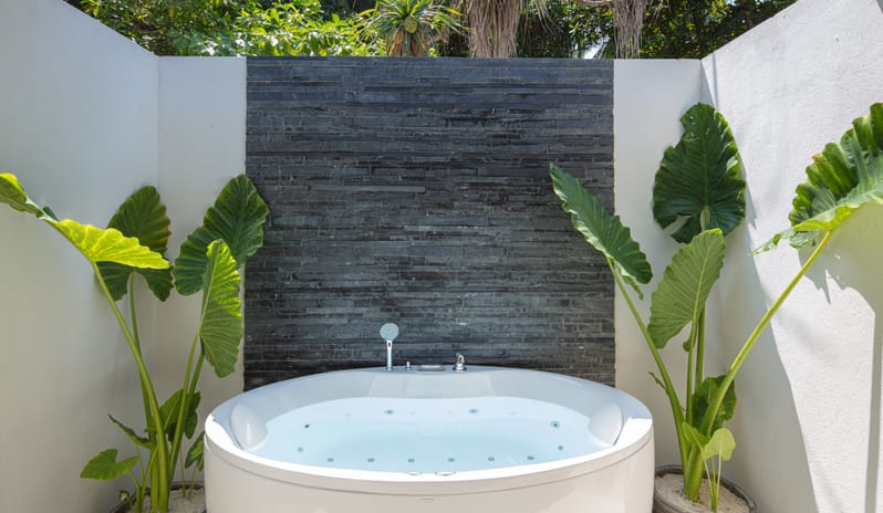 deluxe-jacuzzi-beach-villa-7